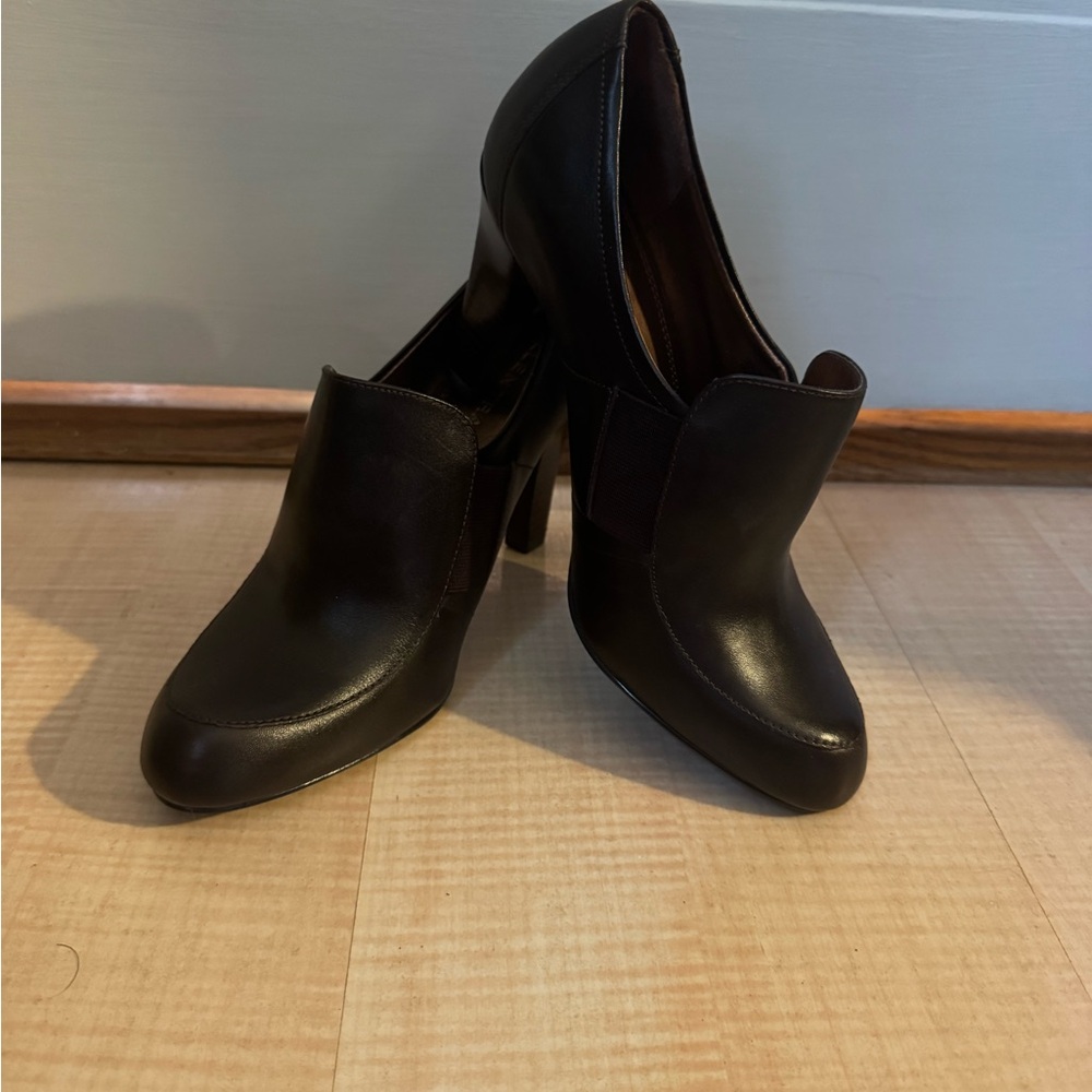 Ellen Tracy Elegant Brown Heels